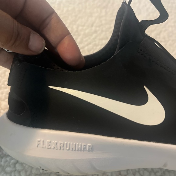 Nike Black and White Wimen’s Flex Runner Slip on Athletic Shoes - Picture 9 of 14